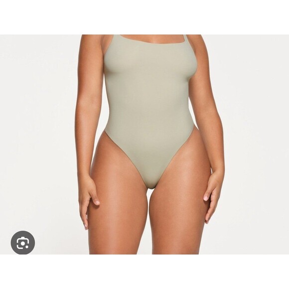 Skims Fits Everybody Cami thong Bodysuit Talc - Picture 1 of 2